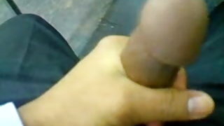 नाराज गुड़िया ड्रॉपिंग सिर पर लग रहा है देशद्रोह