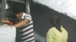 युवा सिअल हो जाता है टक्कर लगी है साथ पिकप में the पीछे सीट