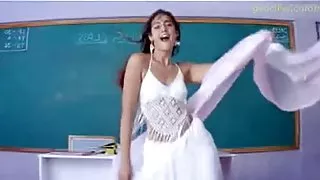 ओपन एयर में दो लघु सुंदरियों के फोटो सत्र