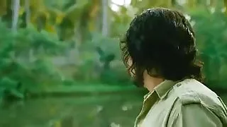 रसदार काले बाल वाली हो जाता है टक्कर लगी है द्वारा दो पूरी तरह से अपरिचित दोस्तों