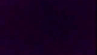 एथलीट हो जाता है टक्कर लगी है में के जिम के साथ एक फिटनेस प्रशिक्षक