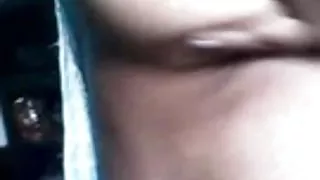 अमीर अमेरिकी खूबसूरती से एक रसदार प्रेमिका के पूल में टक्कर लगी है