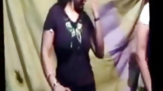 पैंट के बिना देश में एक पड़ोसी पकड़ा और पसंदीदा लिंग चूसा