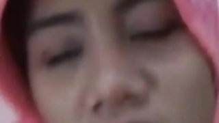 लाल बालों वाली मुलाकात में एक लिफ्ट के साथ एक पड़ोसी और आमंत्रित के आदमी करने के लिए प्राप्त रखी