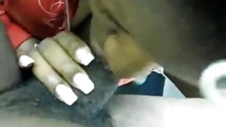 गर्म सेक्स मालिश के लिए एक आदमी के बाद एक झगड़े के साथ एक लड़की