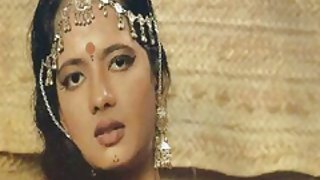 के आदमी में के व्यापार सूट आया करने के लिए के सहायता के एक आश्चर्यजनक काले बाल वाली में मोज़ा