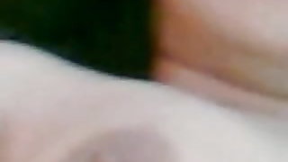 एमेच्योर कैमरा लेता है घर से एक युवा रूसी लड़की