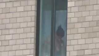 सुनहरे बालों वाली में कामुक पोशाक बेकार है लिंग से शुरू करने के लिए अंत