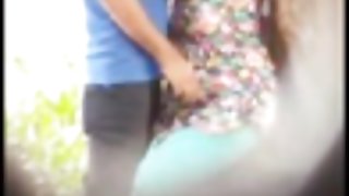 लोग मधुशाला से shag दो वेश्यांए अपने घर के लिए लाया ।