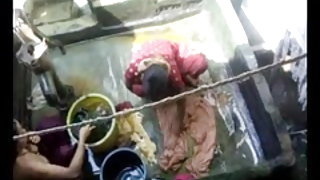 लड़की के साथ छोटे स्तनों जोर से कराह रही के दौरान के गुदा सेक्स