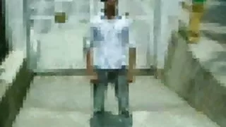 बहुत कोमलता से fucks एक स्त्री प्रेमिका में एक तंग-अप गुर्दे