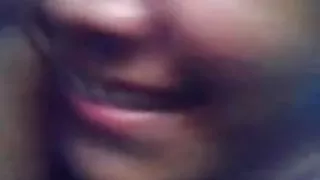 कटाई के बाद एक साफ लड़की उसके दोस्तों के लिए खुद को सभी छेद में प्रहार दिया