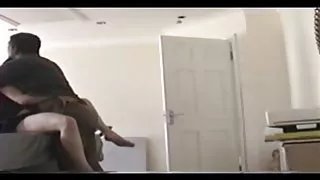 सेक्सी कलाकार आलोचना की अनुमति के लिए खुद को गुरु और हावी