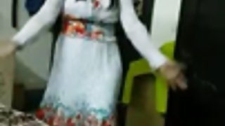 जिमनास्ट एक दोस्त पायलट पॉलिश करने के लिए अनुमति दी, लेकिन उसे एक तंग बट में डाल दिया नहीं