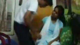 युवा रूसी लड़की के साथ मुंडा छेद चाहता था सेक्स में के मध्य के रात