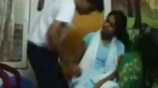 युवा रूसी लड़की के साथ मुंडा छेद चाहता था सेक्स में के मध्य के रात