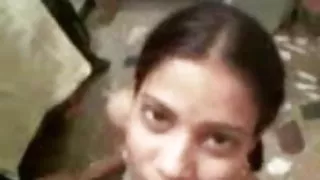 एक बड़े छाती अड़चन रूसी पिकप के दो सदस्यों की सेवा