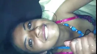 Tanned लड़की उसके पहले गुदा लकड़हारे पर भरोसा