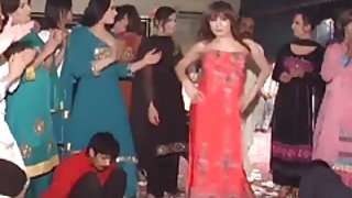 तीन मशाल पीटने वुडमैन कास्टिंग युवा सुनहरे बालों वाली