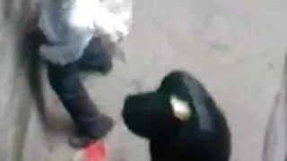 मैं अपनी पीठ रगड़ चाहता था और इसके बजाय मैं बाथटब में अपनी पत्नी को टक्कर लगी ।