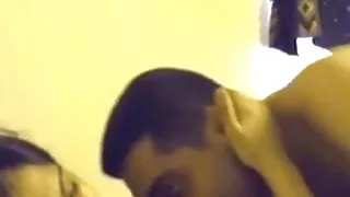 लंपट फैटी प्यार करता चूत में घुसेड़ना में एक बड़े स्वादिष्ट गांड