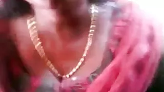 काले बाल वाली टीना Kay हावी पर आकर्षक सुनहरे बालों वाली