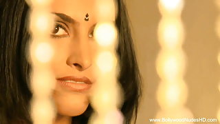 छिपे हुए कैमरे गोली मारता है, बड़े स्तनों के साथ नग्न रूसी लड़की