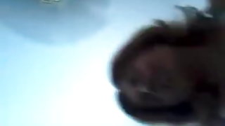 तंग काले बाल वाली नाटकों के साथ के स्तनों और mnet उनके हाथ