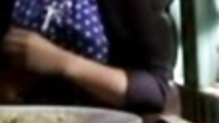 मैं मेज पर pantyhose में एक छेद के माध्यम से मेरी मालकिन बिताया ।