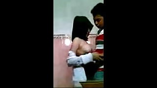 अंधेरे मलाई करनेवाली मिला के आदमी के शरीर और वह खींच लिया