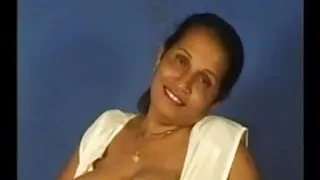 सेक्स पार्टी रूसी महिला छात्रों के साथ एक खाल उधेड़नेवाला में एक नाइट क्लब CH4