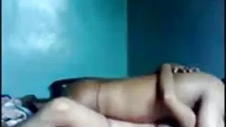 घुंघराले रूसी Potskaha के साथ छोटे स्तनों खर्च में के बेडरूम