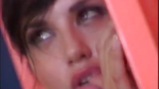 लड़की का फैसला किया करने के लिए सवारी उसके प्रेमी पर के कदम