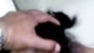 अपार्टमेंट का मालिक किराए के बदले महिला का साथी है