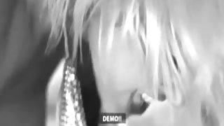 के काले बाल वाली पर एक नाव बहकाया द्वारा के गंजा पड़ोसी