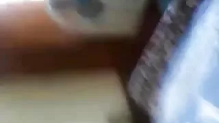 सक्रिय रूप से fantasized सुनहरे बालों वाली नाटकों के साथ एक clitor हाथ