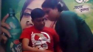 के लिए निगाह रख लेस्बियन straponit लड़की में के दालान