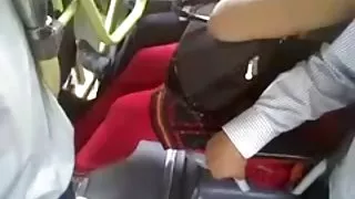 आदमी fucks चुपचाप किसी युवा काले बाल वाली