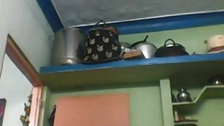 एक orgia त्रिगुट पर एक कैमरा के लिए कहा उभयलिंगी