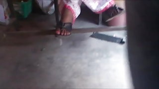 लाल बालों वाली रूसी लड़की है दिया करने के लिए एक पूरी तरह से अपरिचित आदमी