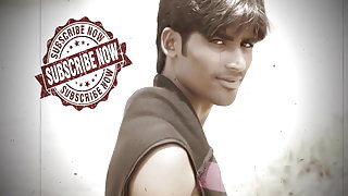 घुटने टेककर एशियाई fucks बालों वाली छेद कम्पन या उत्तेजना यन्त्र