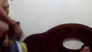 सुनहरे बालों वाली हो जाता है टक्कर लगी है द्वारा एक युवा शादी जोड़ा पर कैम