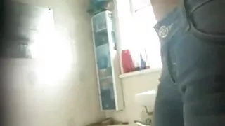 एक महिला पर सहमत हुए एक त्रिगुट के साथ अनैतिक के एक जोड़े