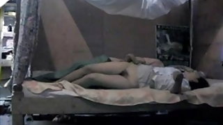 रूसी आवारा लेता है एक शॉवर और से पता चलता है बड़े स्तनों