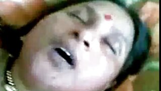 लड़कों को शराबी लड़कियों का एक बड़ा समूह है ।