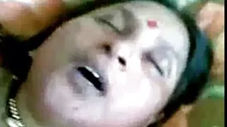 लड़कों को शराबी लड़कियों का एक बड़ा समूह है ।