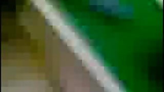 लड़की में सुंदर काले नीचे पहनने के कपड़ा सम्मिलित करता है दरारें के लिए डबल प्रवेश