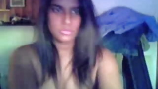 रूसी लड़की पिटाई करते हुए उसके मुट्ठी में एक छेद