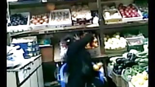 पकड़ा एक पत्नी के साथ एक पड़ोसी और दोनों धक्का दिया वापस में सभी छेद