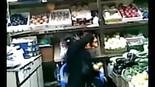 पकड़ा एक पत्नी के साथ एक पड़ोसी और दोनों धक्का दिया वापस में सभी छेद